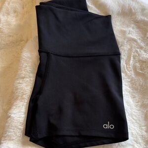 Alo Small Black shorts